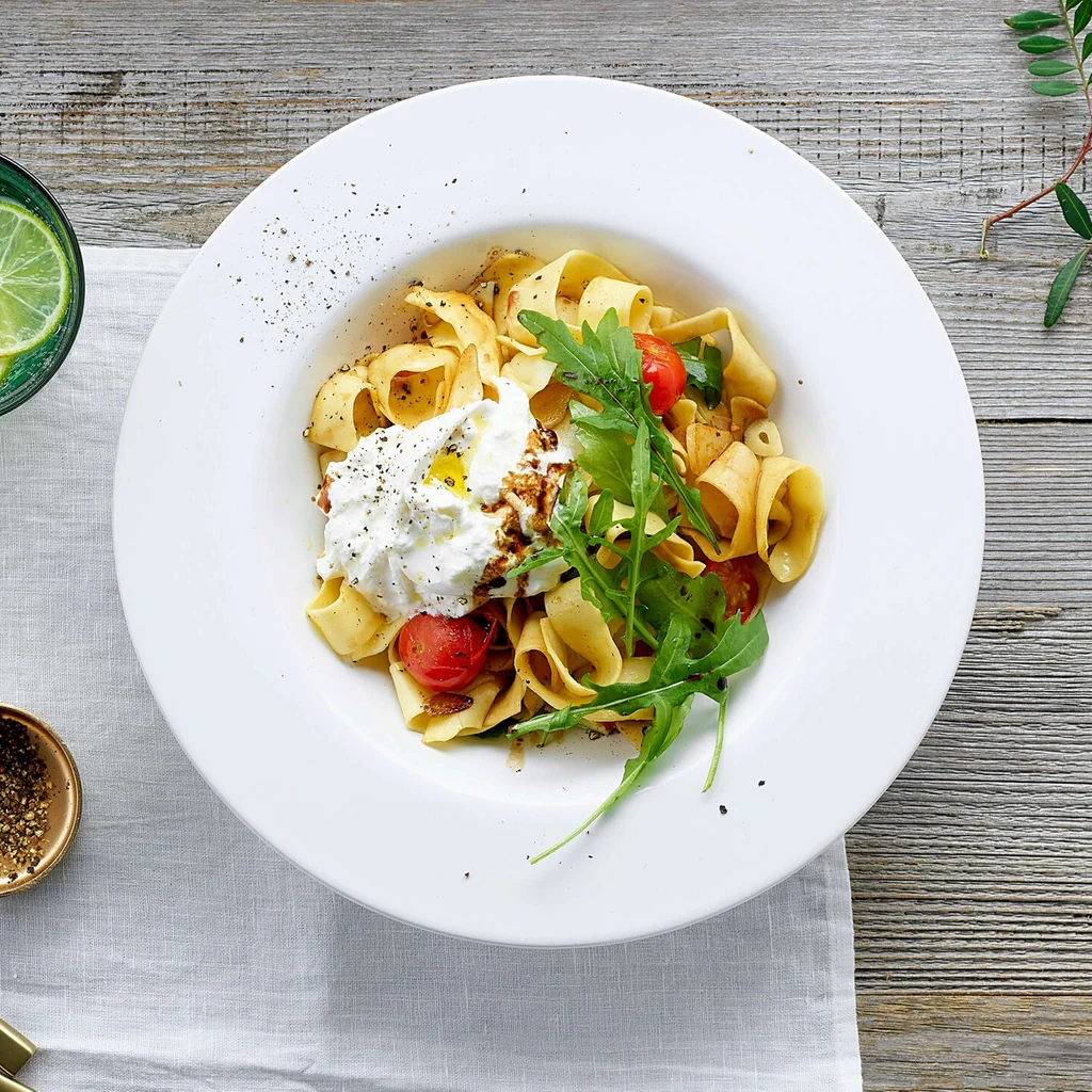 Pappardelle avec tomates et burrata
