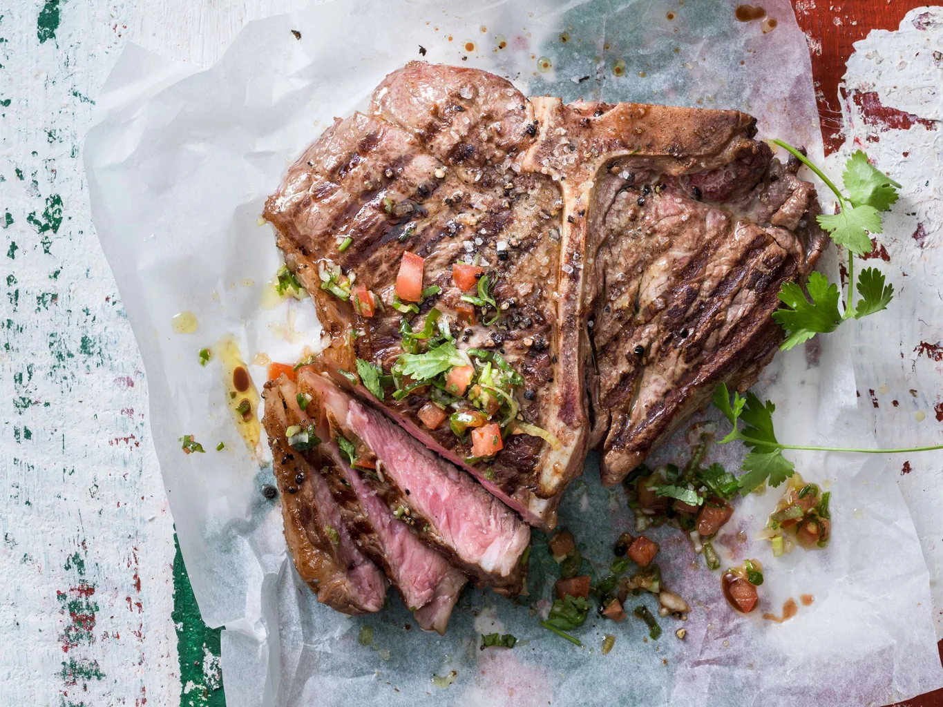 T-bone steak con salsa pebre