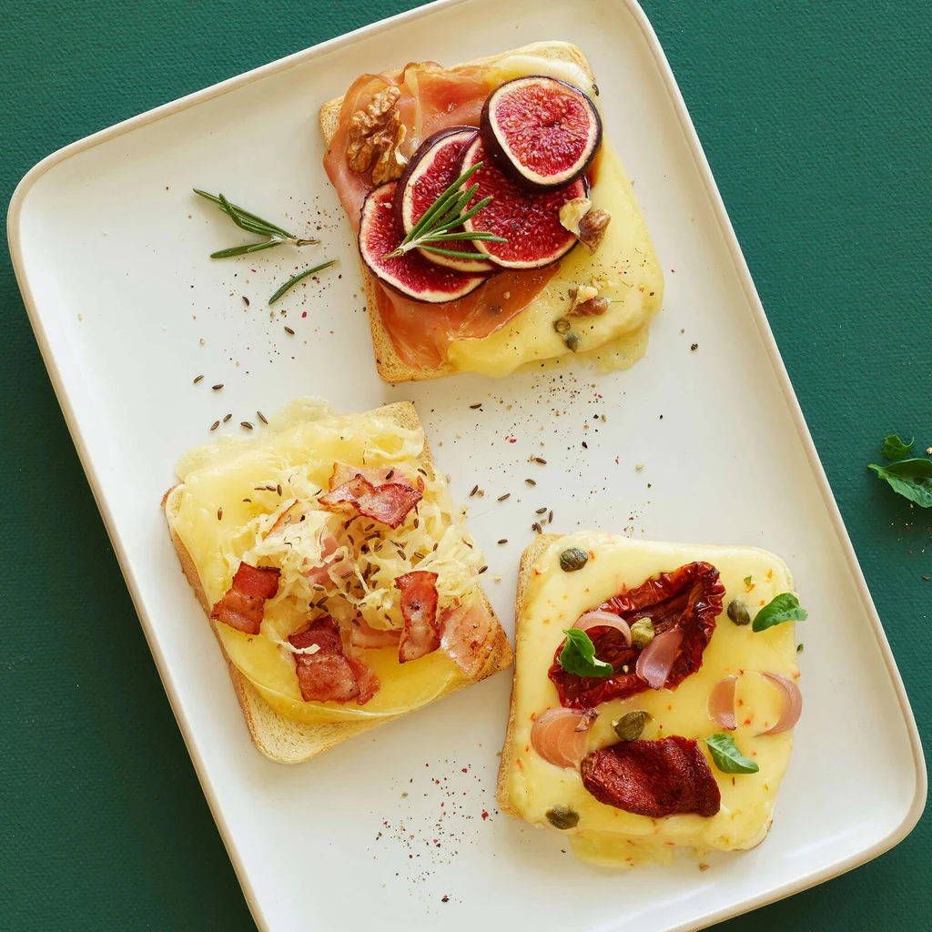 Toast al formaggio per raclette in tre varianti