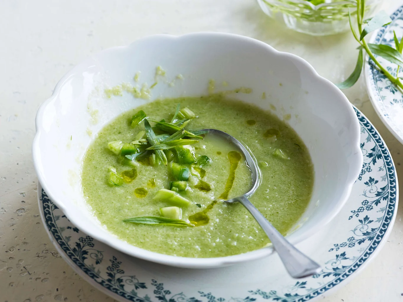 Gaspacho de concombre avec poivron et céleri-branche
