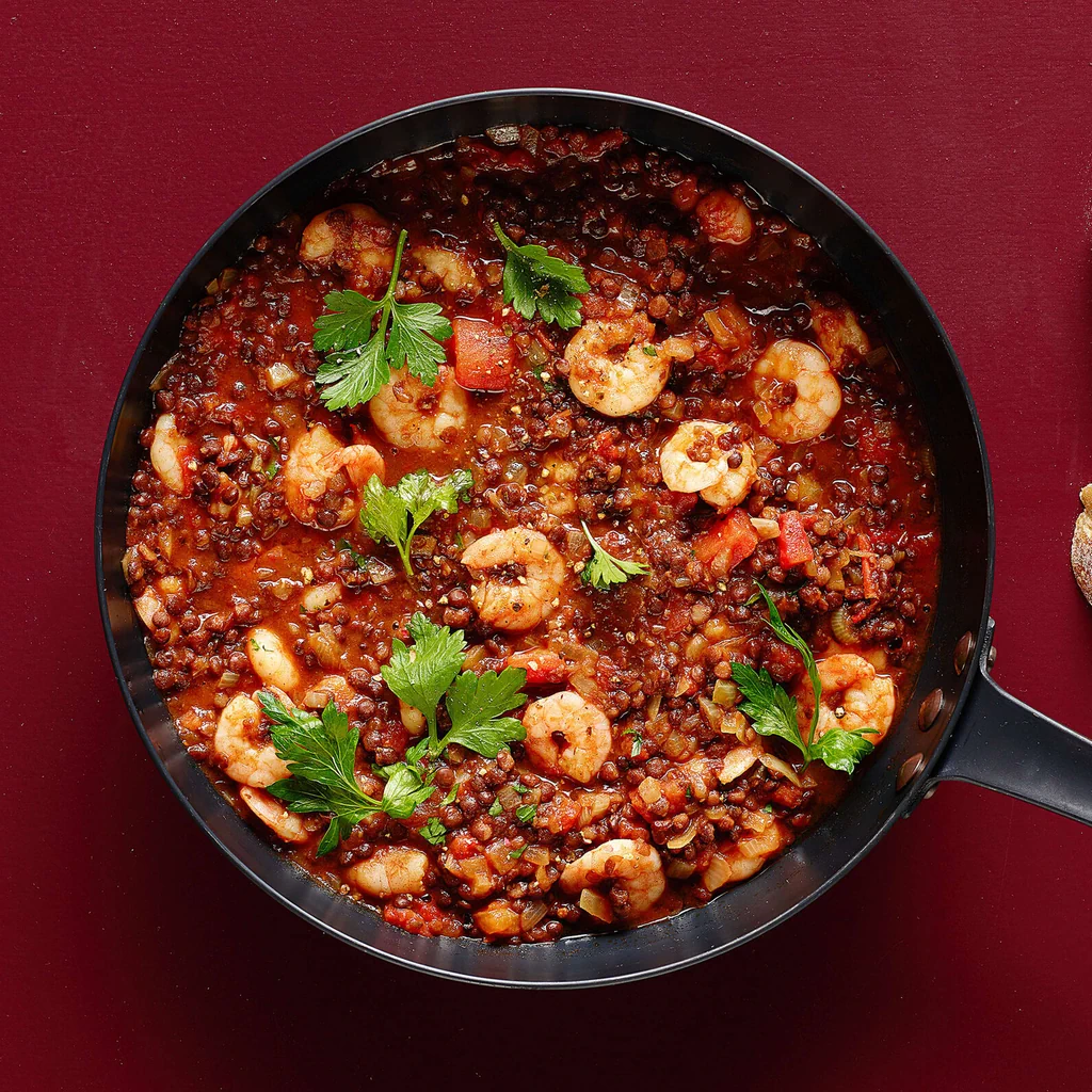 Lentilles piquantes à la tomate avec crevettes 
