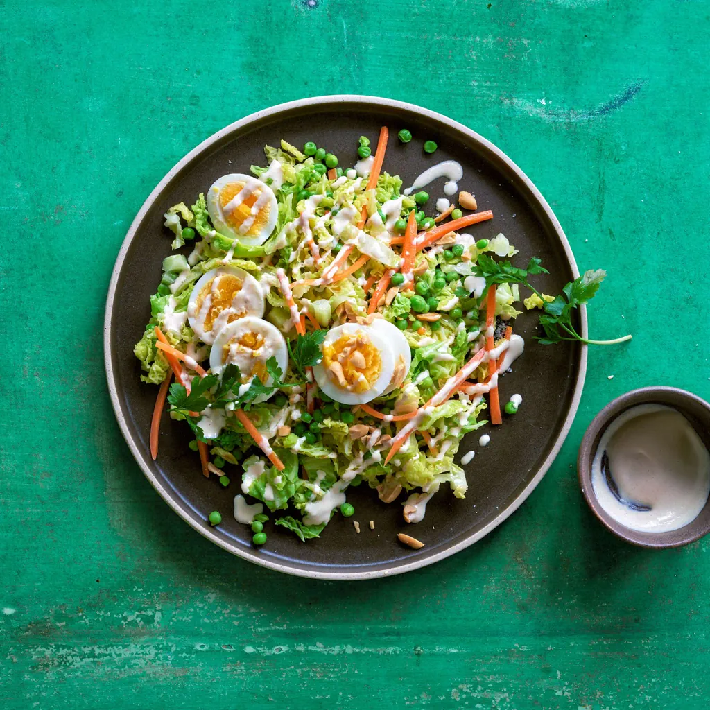 Insalata di verza con salsa alle arachidi