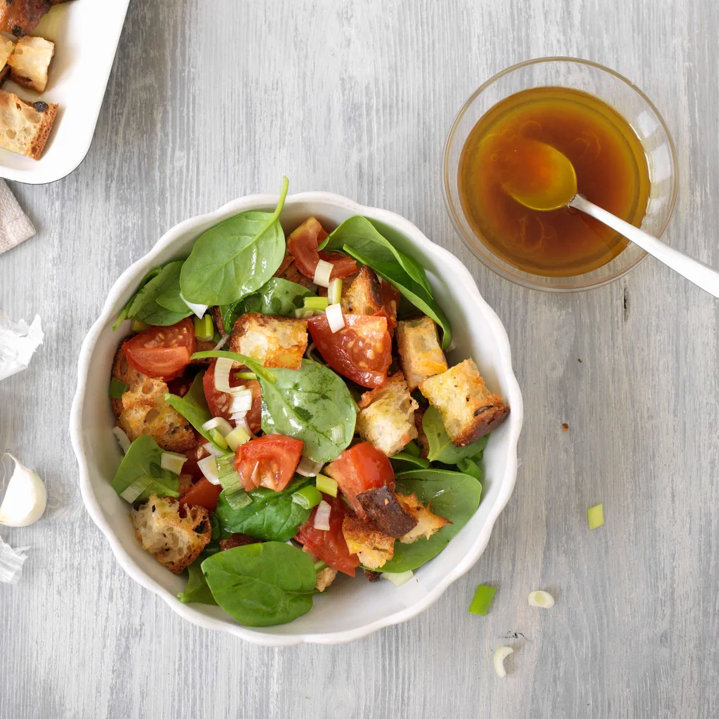 Brotsalat mit Spinat