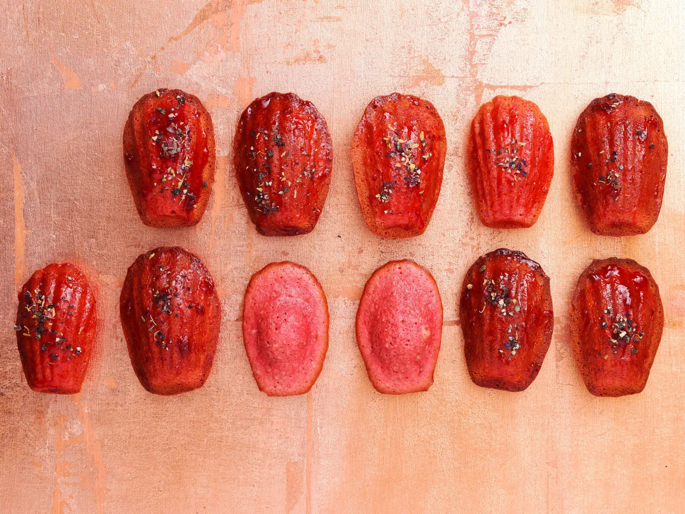 Madeleine con confettura di fragole e rabarbaro