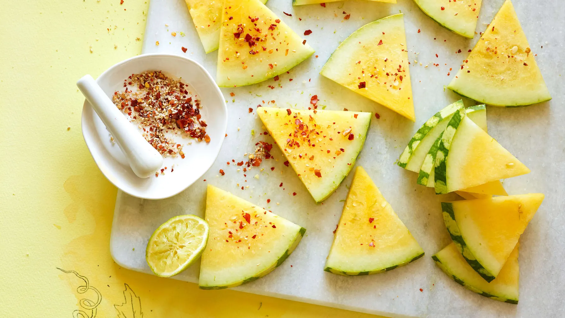 Pastèque avec sel au piment et au sésame