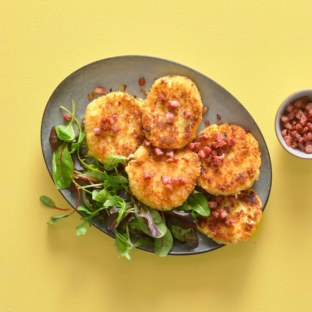 Kartoffeltätschli mit Weisskohl und Speck