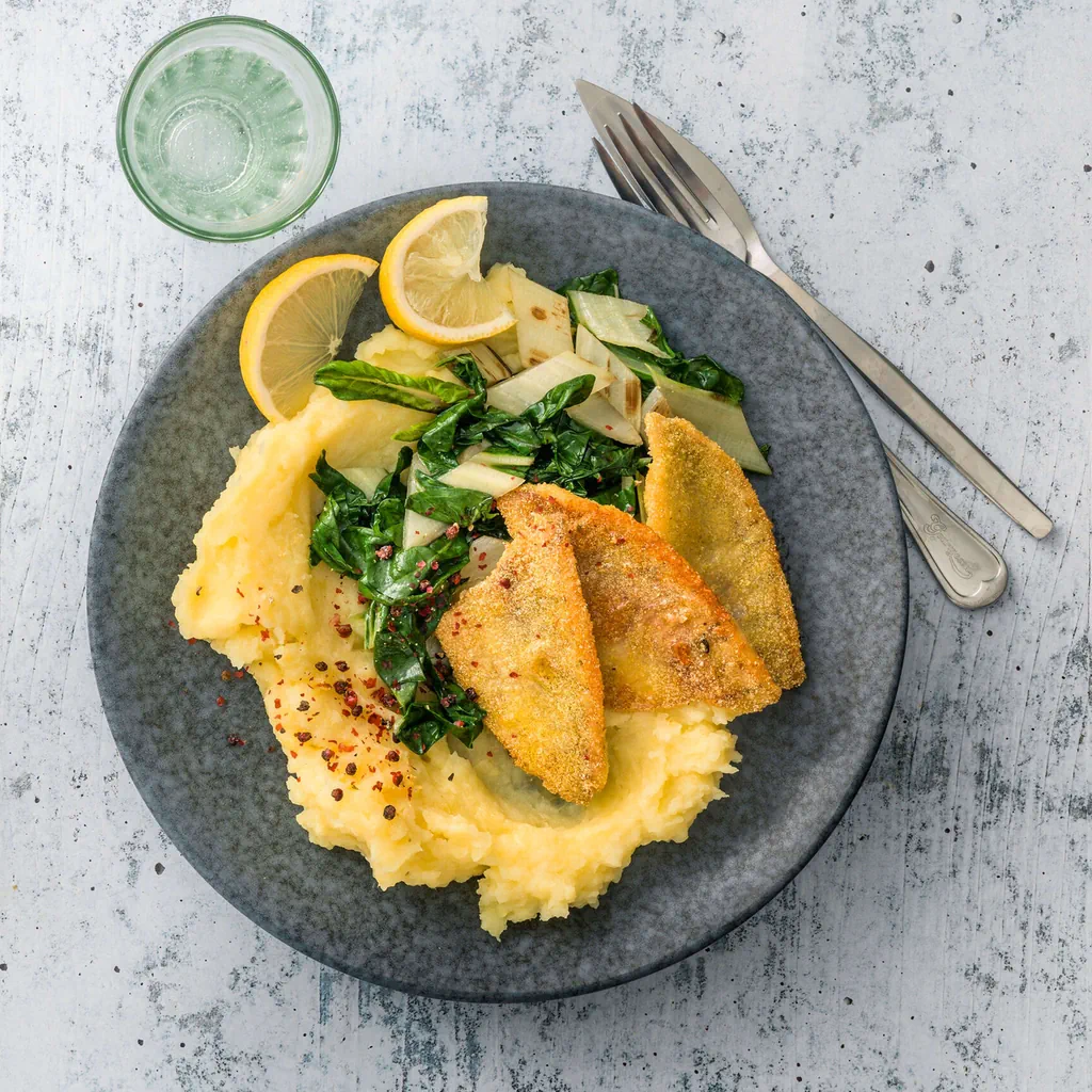 Gebratene Eglifilets mit Pastinakenpüree