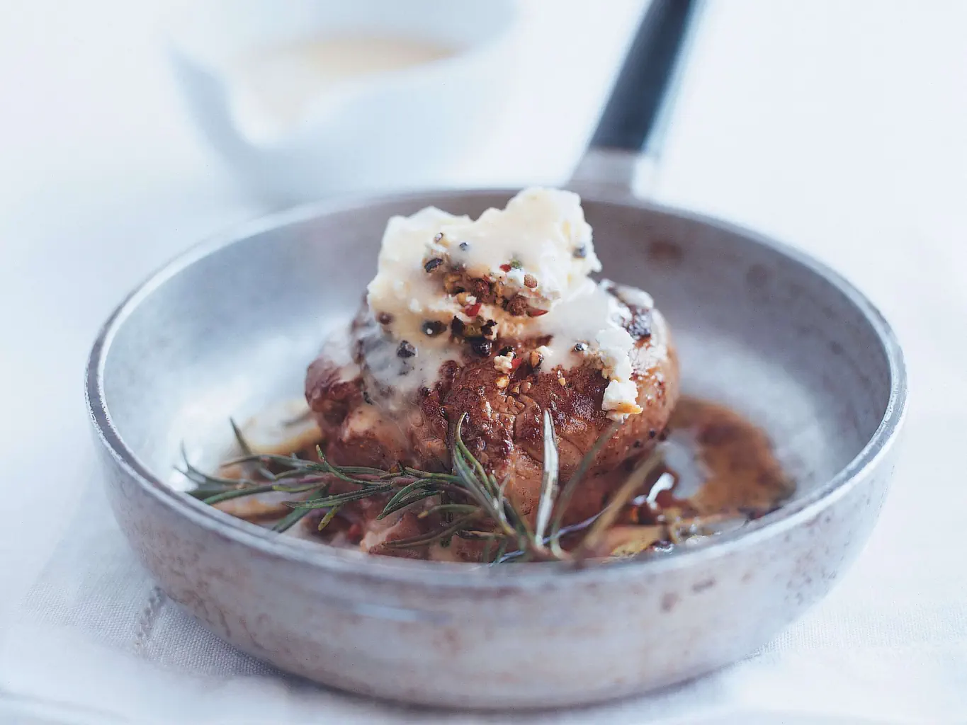 Rindstournedos mit Pfefferkäse und Cognacsauce
