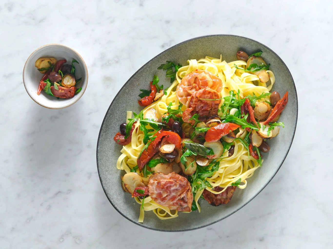 Tagliatelle alle erbe aromatiche con pancetta