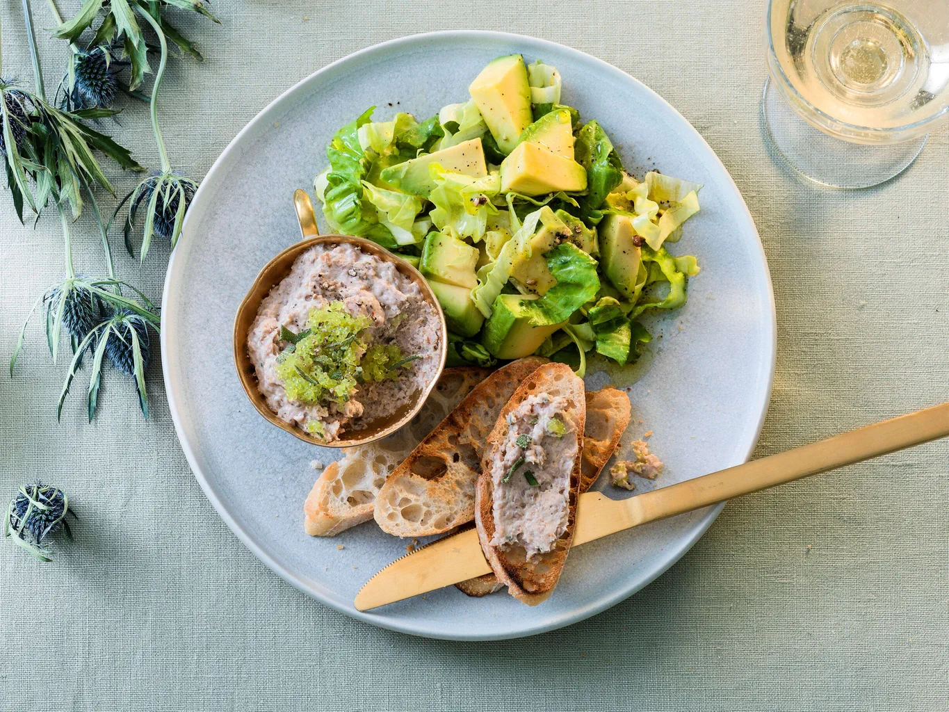 Entenmousse mit Avocadosalat