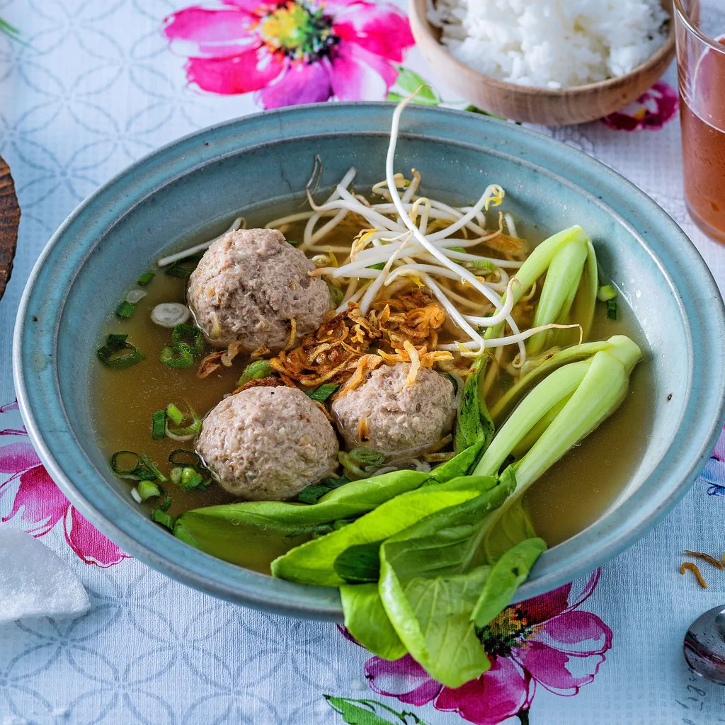 Suppe mit Fleischbällchen