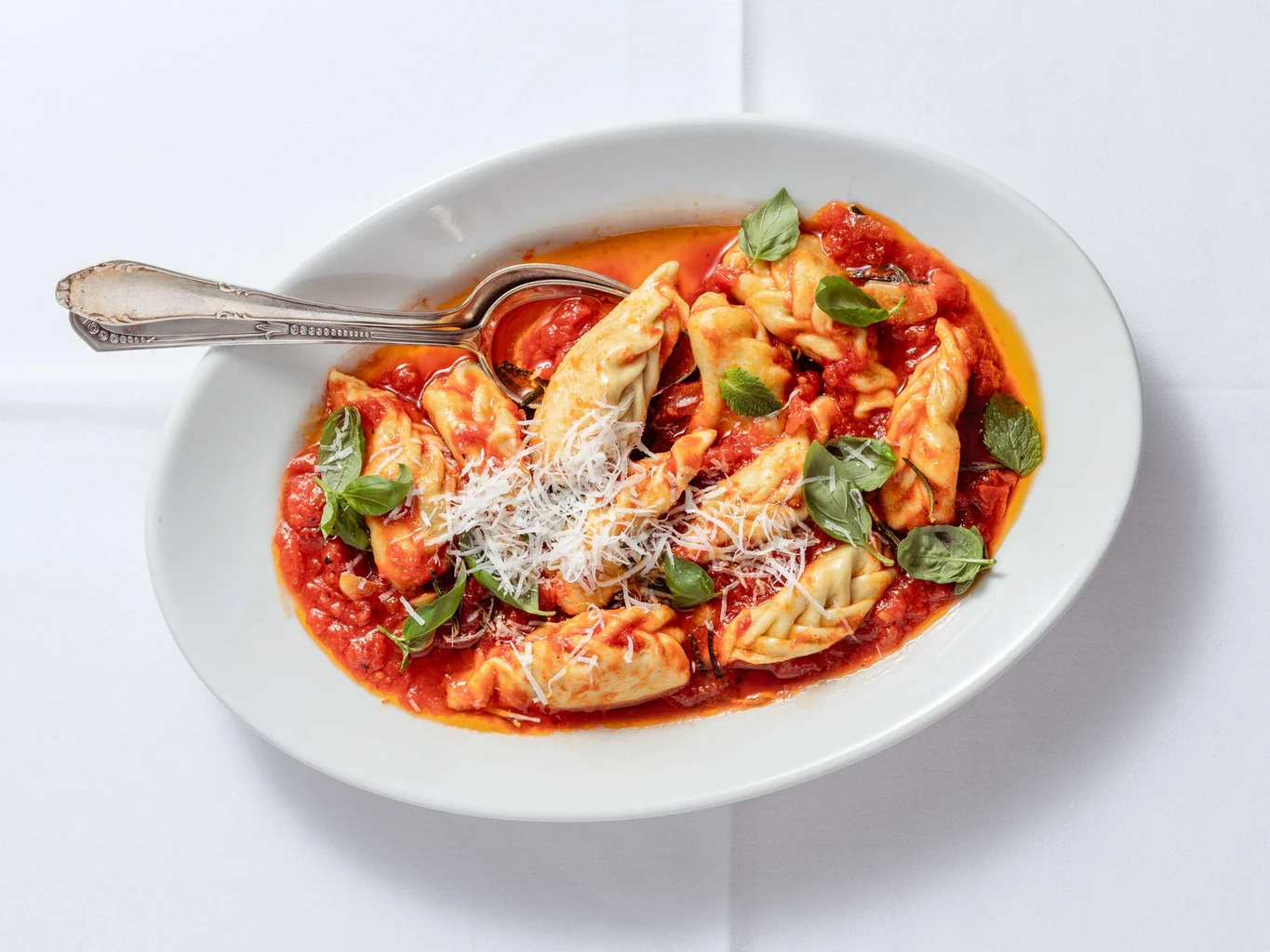 Culurgiones an Tomatensauce