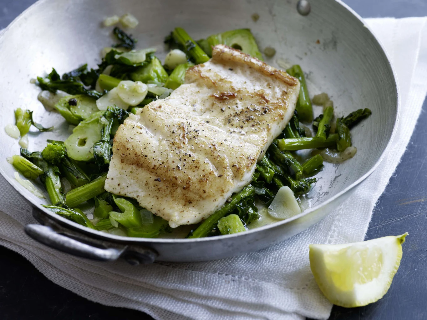 Zanderfilet in Nussbutter auf Cime di rapa