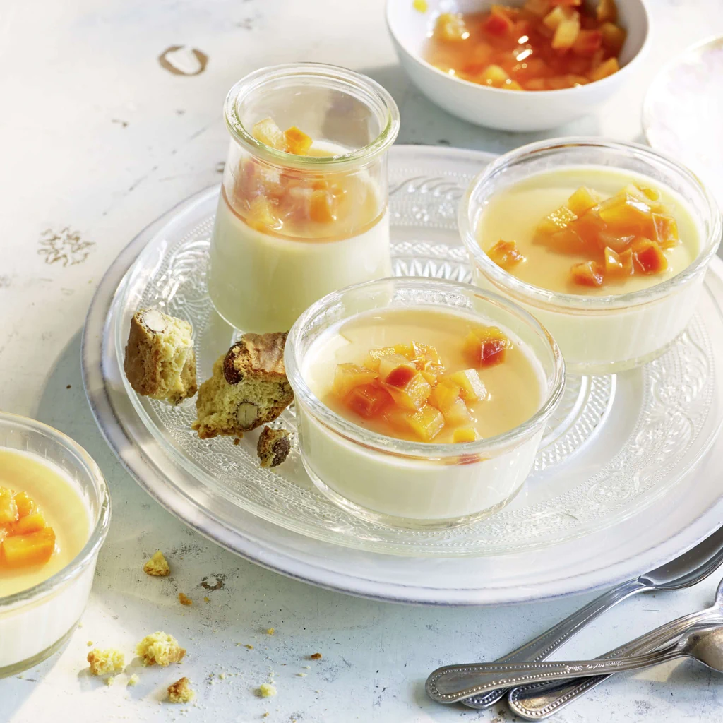 Panna cotta con dadini di pesca agrodolci