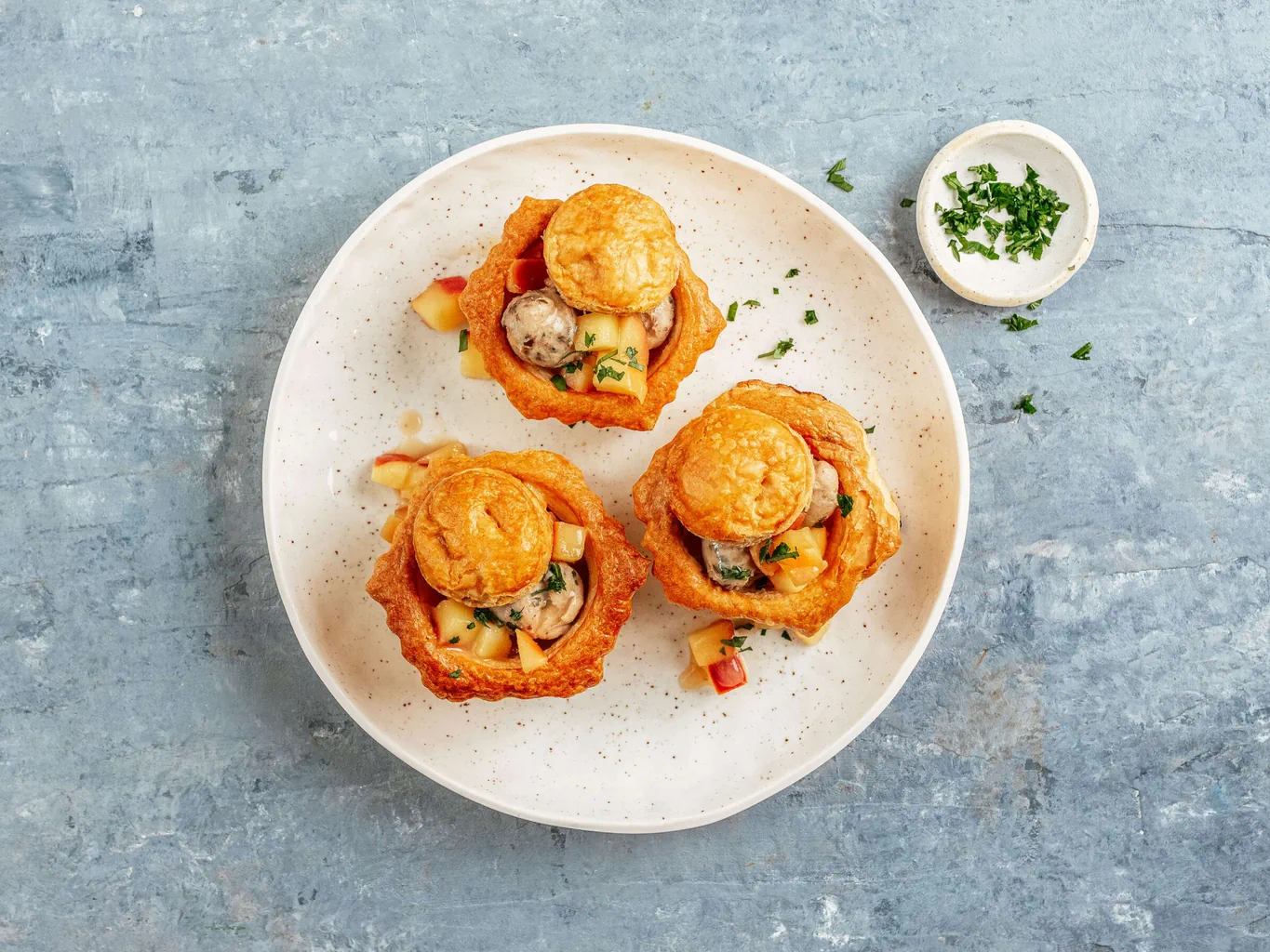 Vol-au-vent aux boulettes de chair à saucisse et à la pomme
