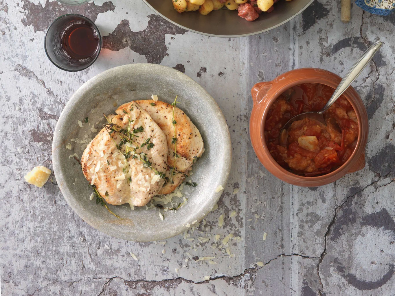 Petto di pollo con parmigiano e pomodori