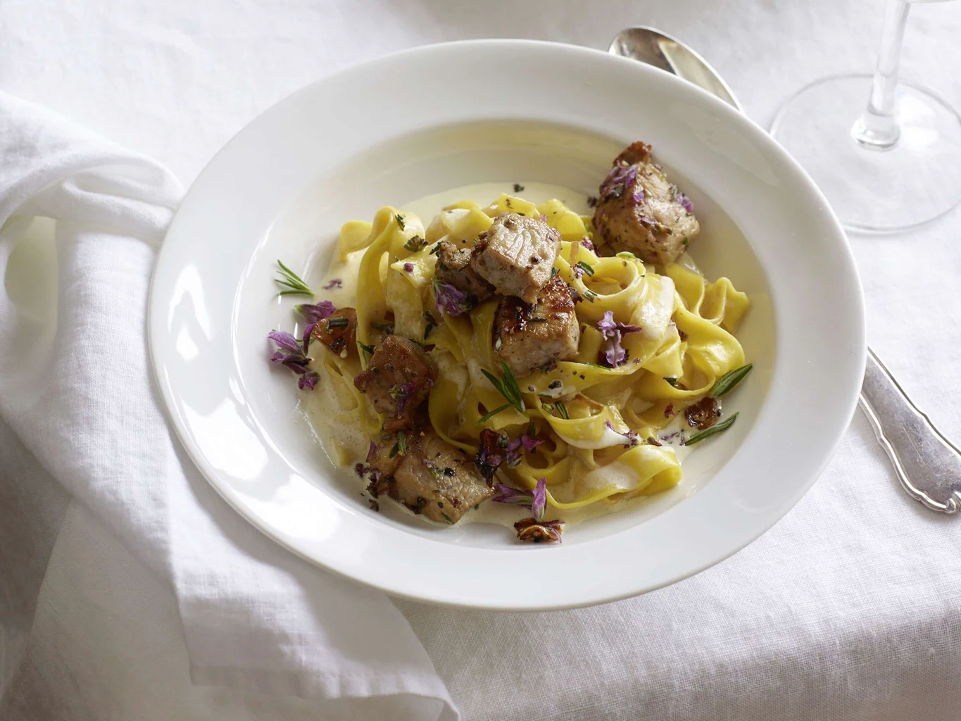 Pasta allo zafferano con carne di vitello