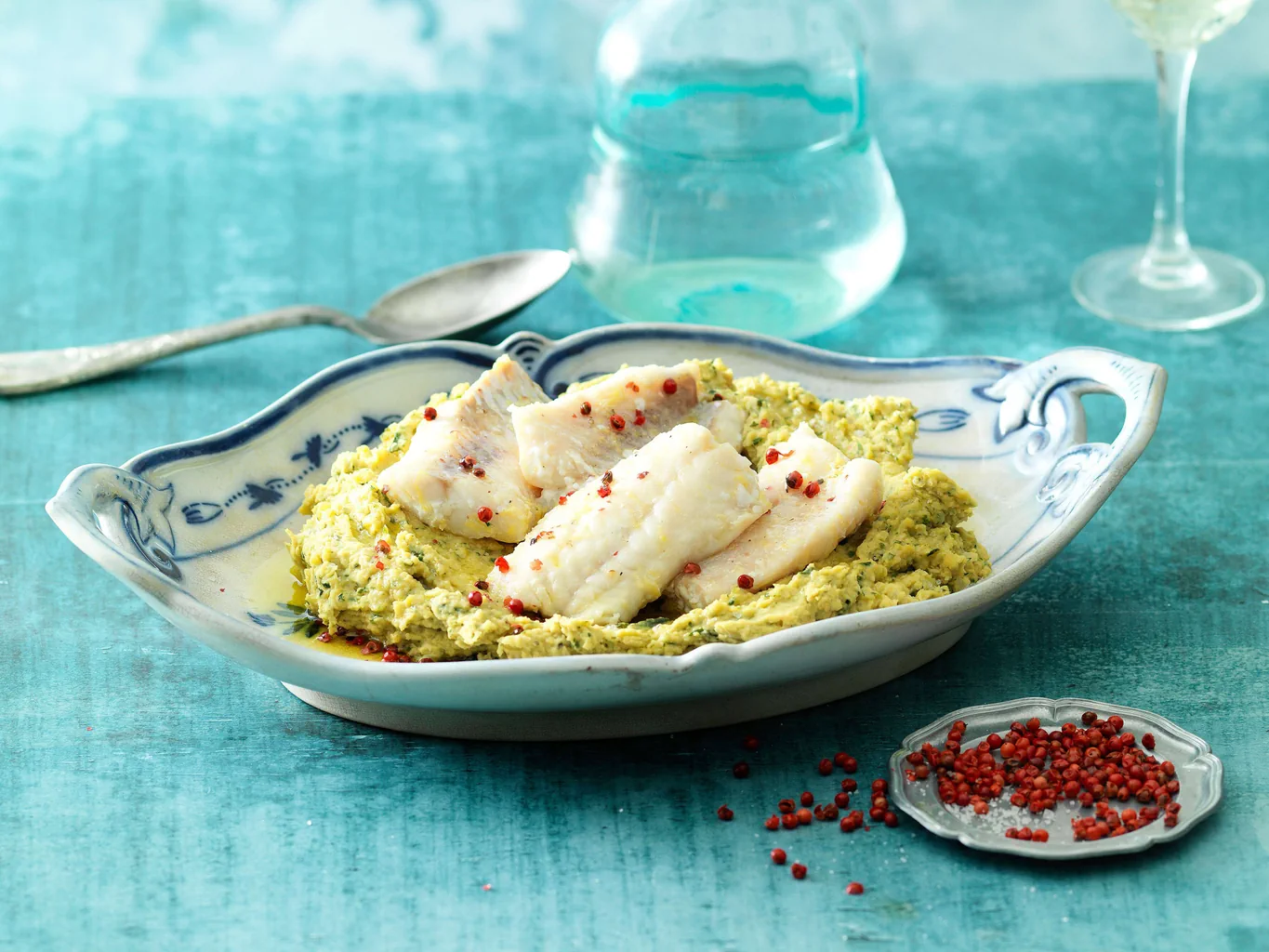 Rotbarsch in Zitronenöl auf Bärlauch-Hummus