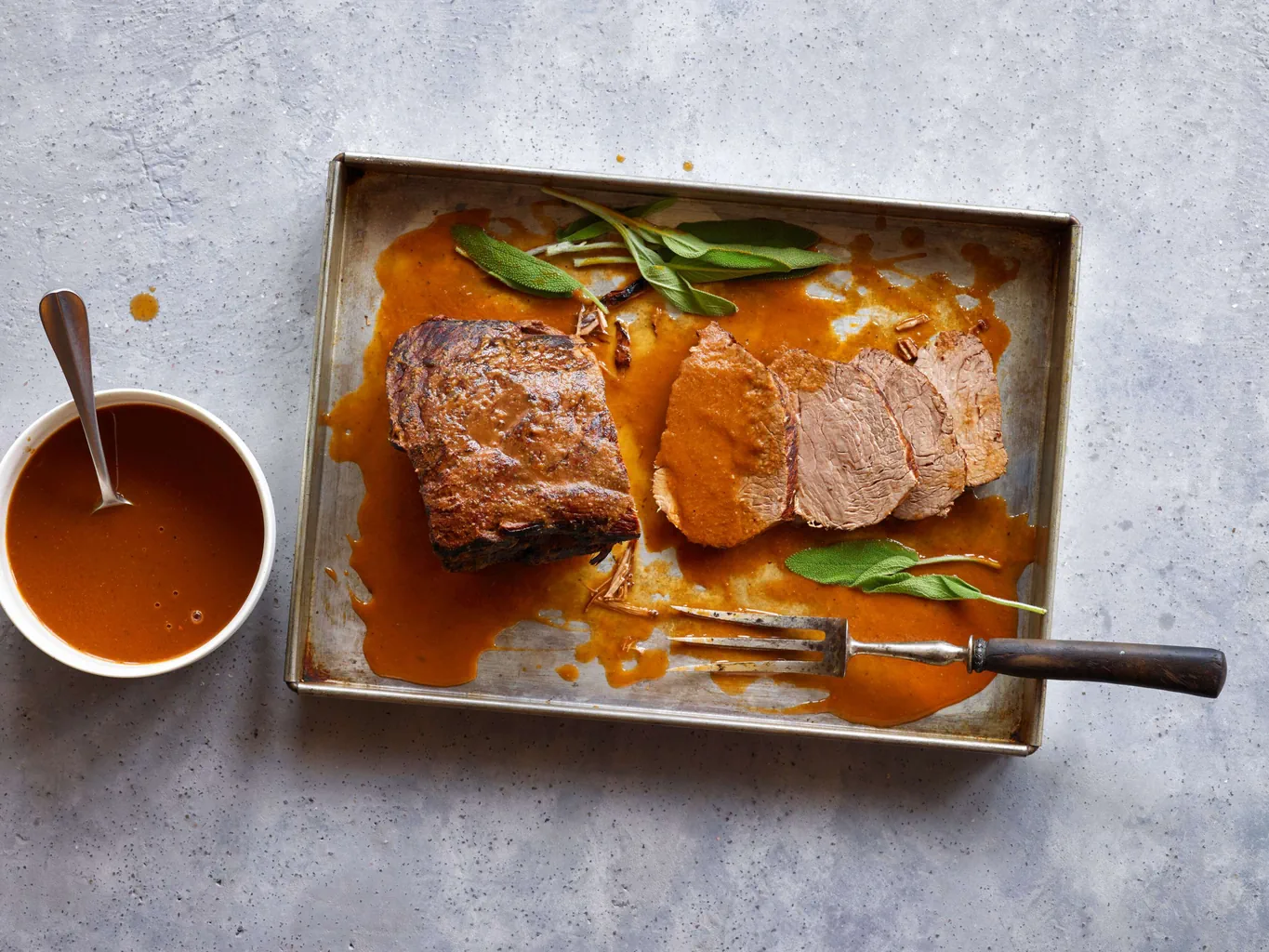Rôti de bœuf braisé à la sauce aux légumes