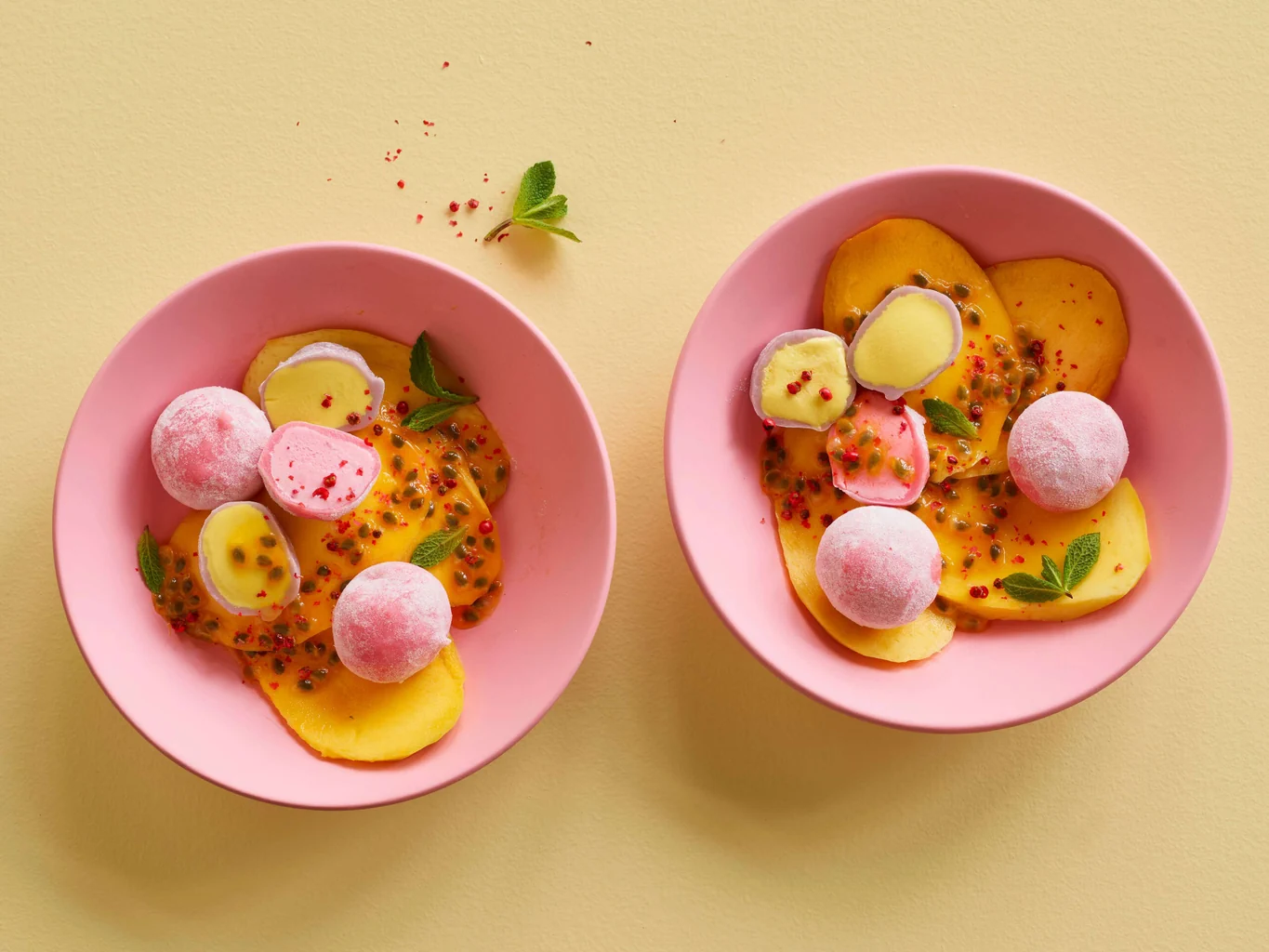 Mochis glacés sur carpaccio de mangue