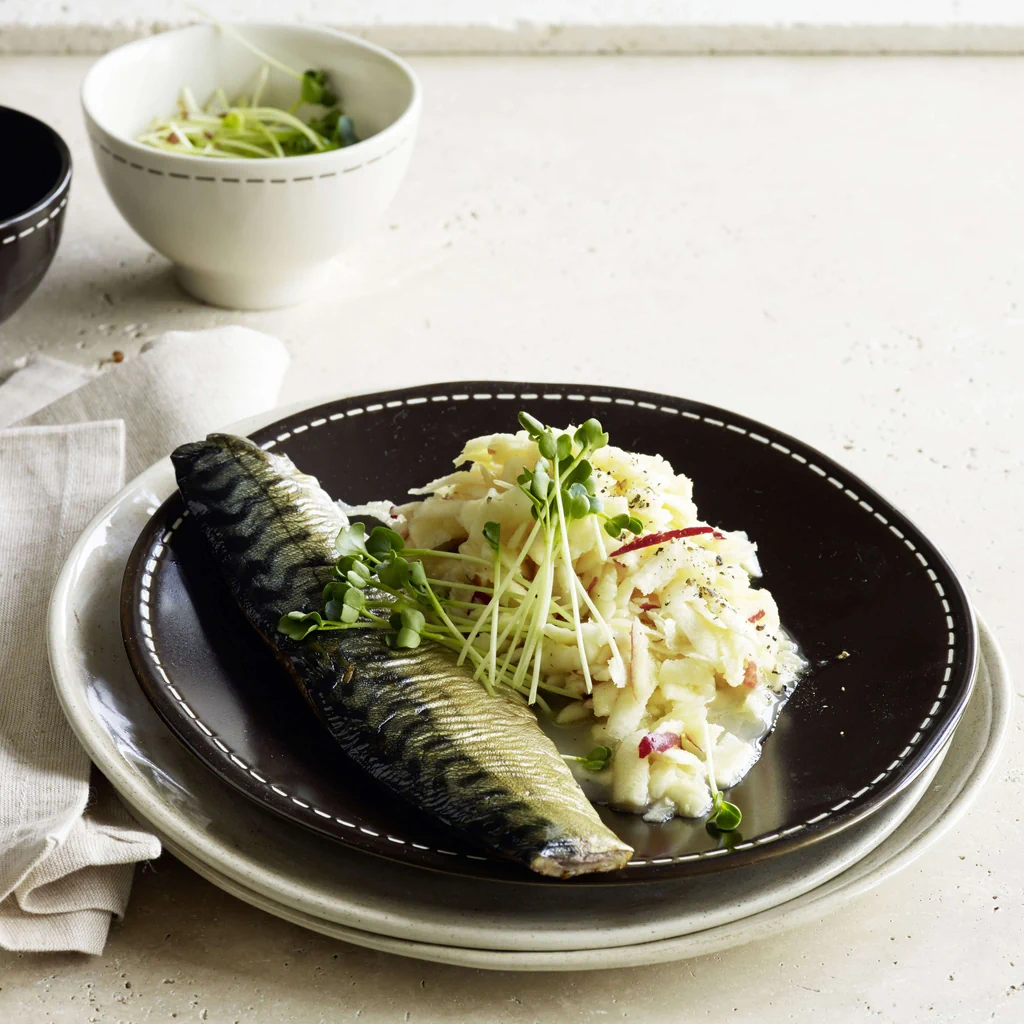 Insalata di pastinache con mele e sgombri