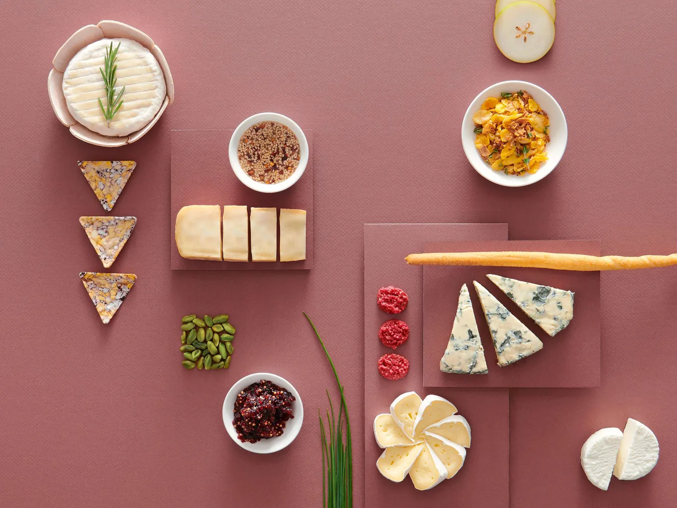Piatto di formaggi a pasta molle e topping