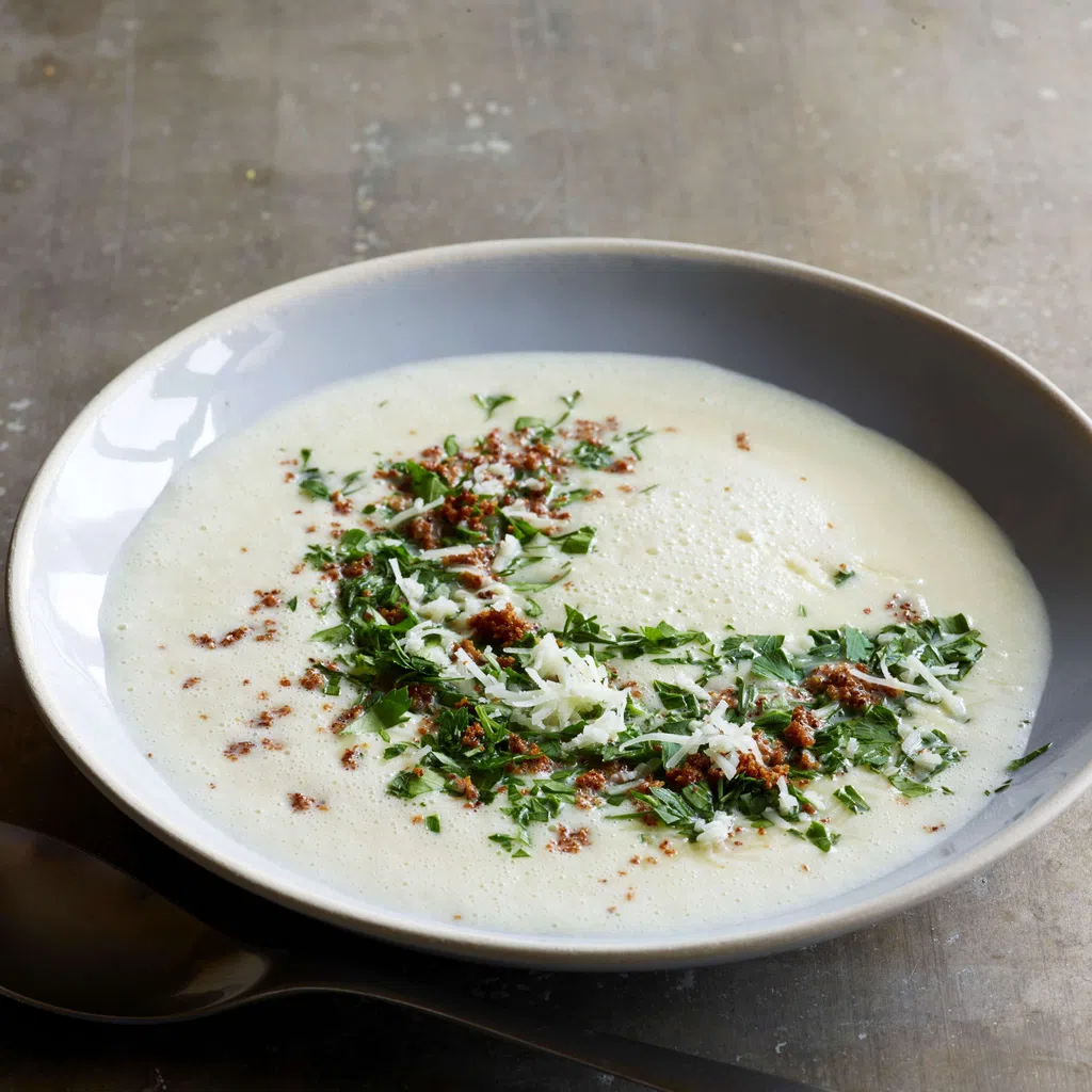Kohlrabisuppe mit Pecorino