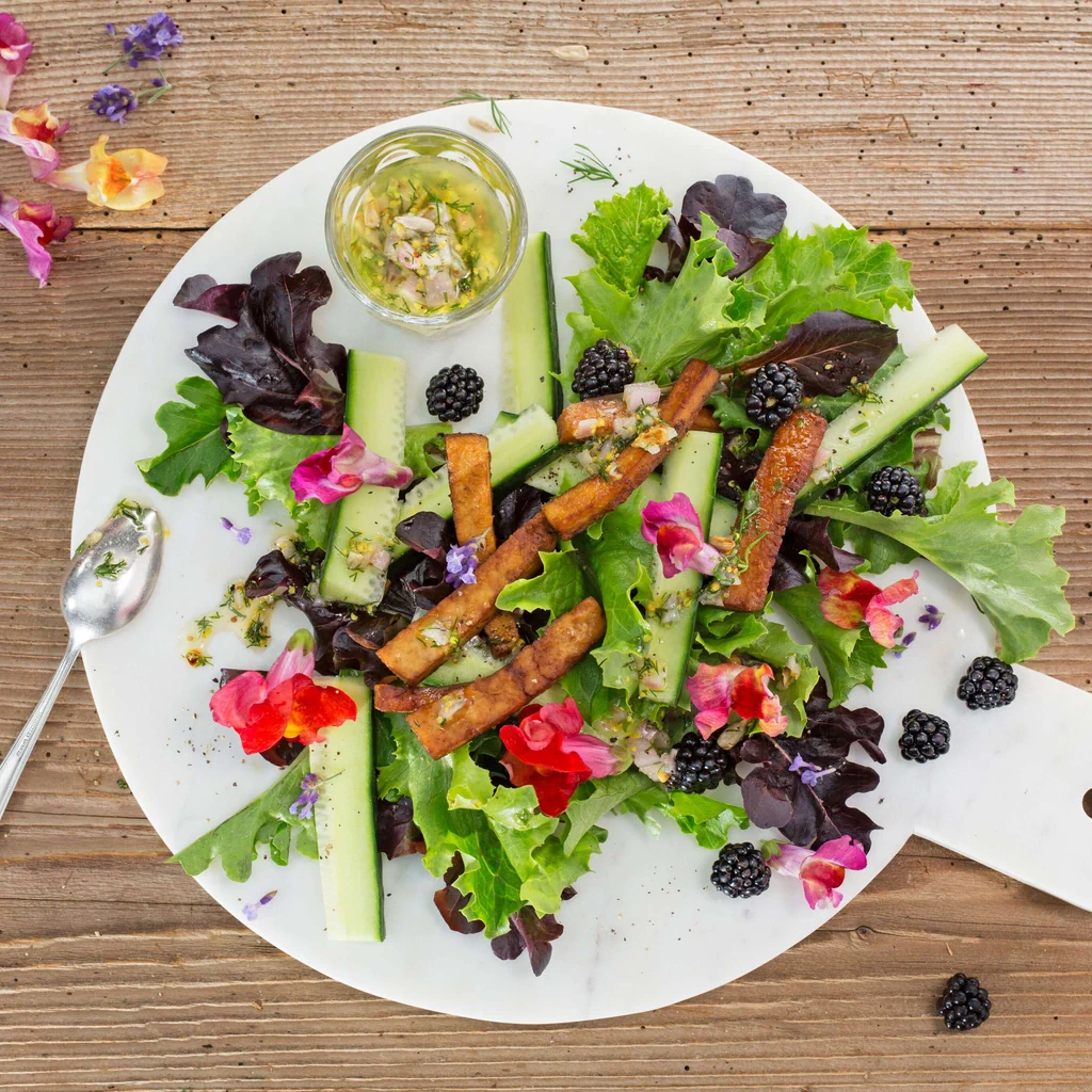 Blattsalat mit Beeren