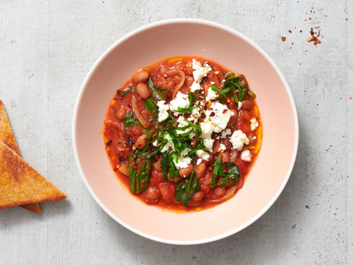 Fagioli all'aglio orsino con feta