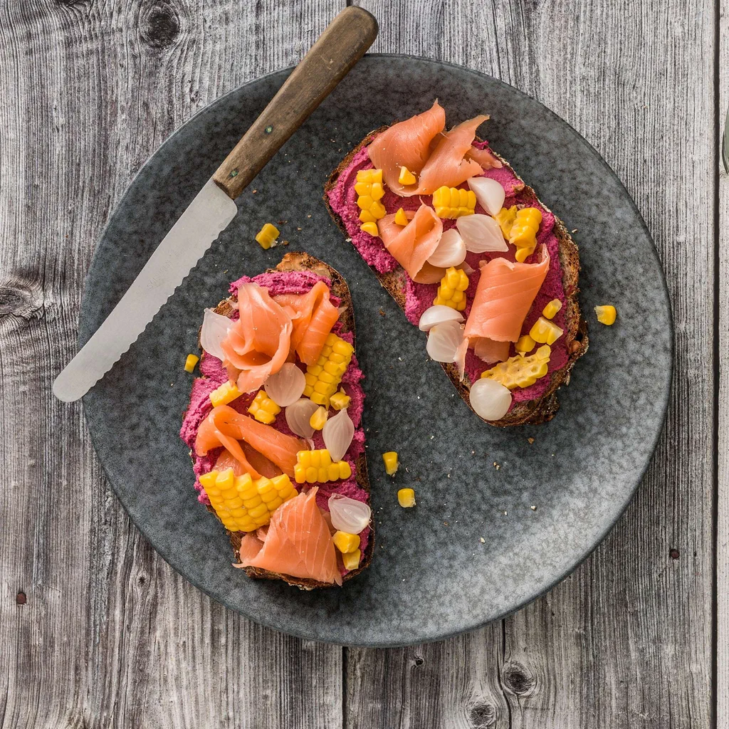 Tartines de saumon à l'houmous
