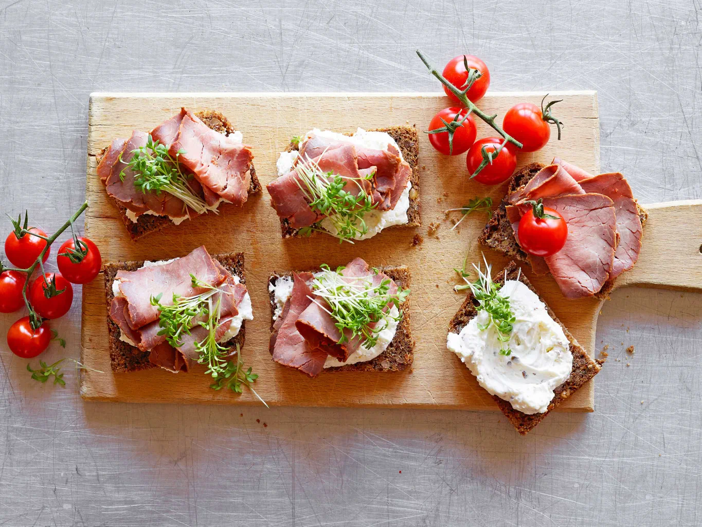 Tartine de rosbif avec fromage frais
