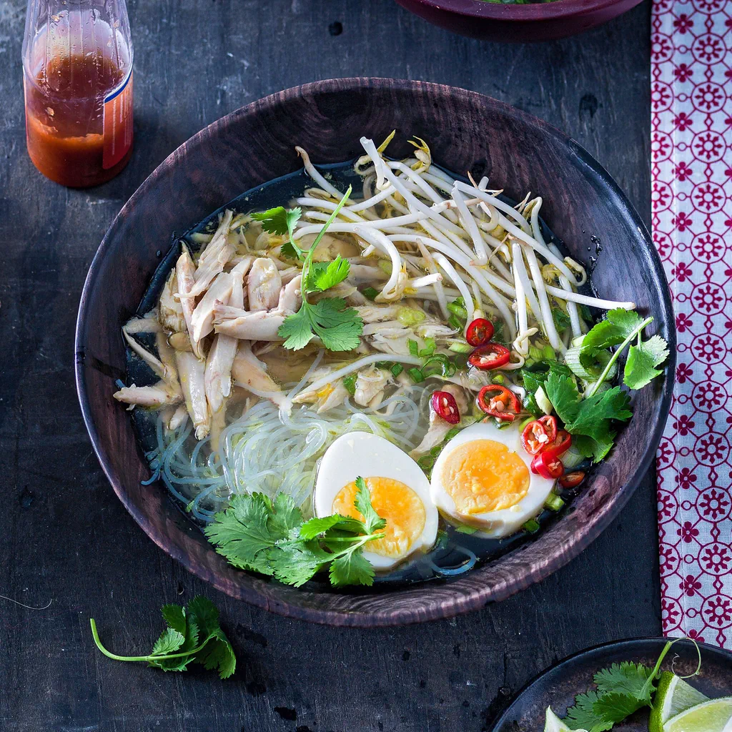 Zuppa di pollo indonesiana