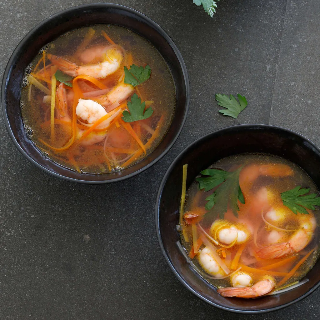 Zitronensüppchen mit Crevetten
