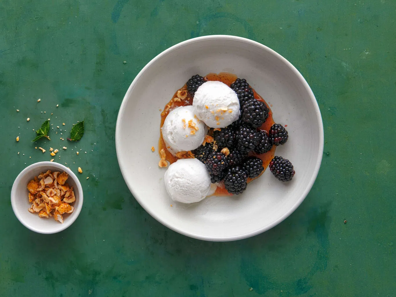 Heisse Beeren mit Glace