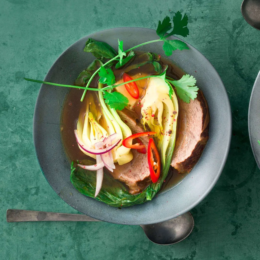Bouilli à l'asiatique avec pak-choï