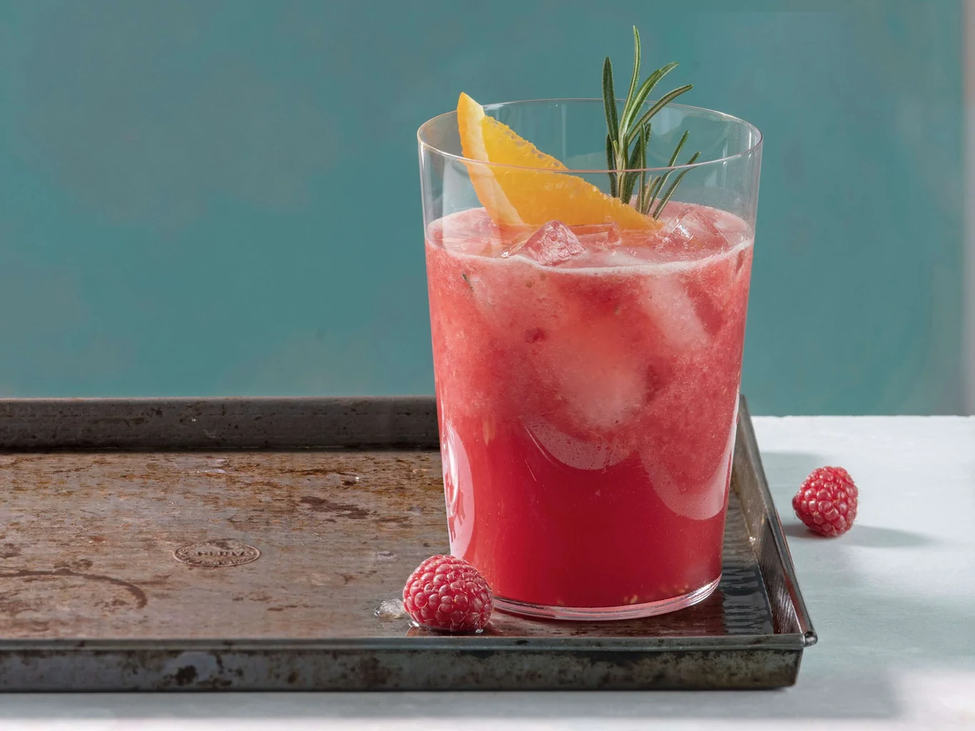Punch à l'orange et aux framboises