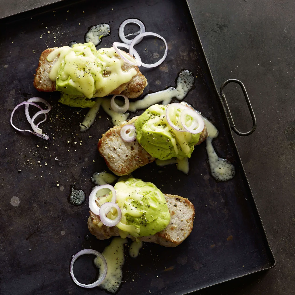 Bistecca di vitello gratinata con avocado