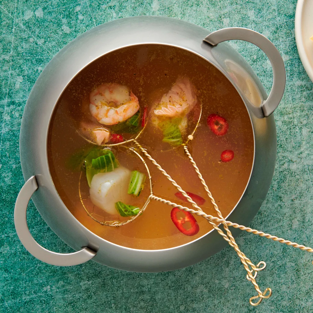 Fondue di pesce con capesante e gamberetti