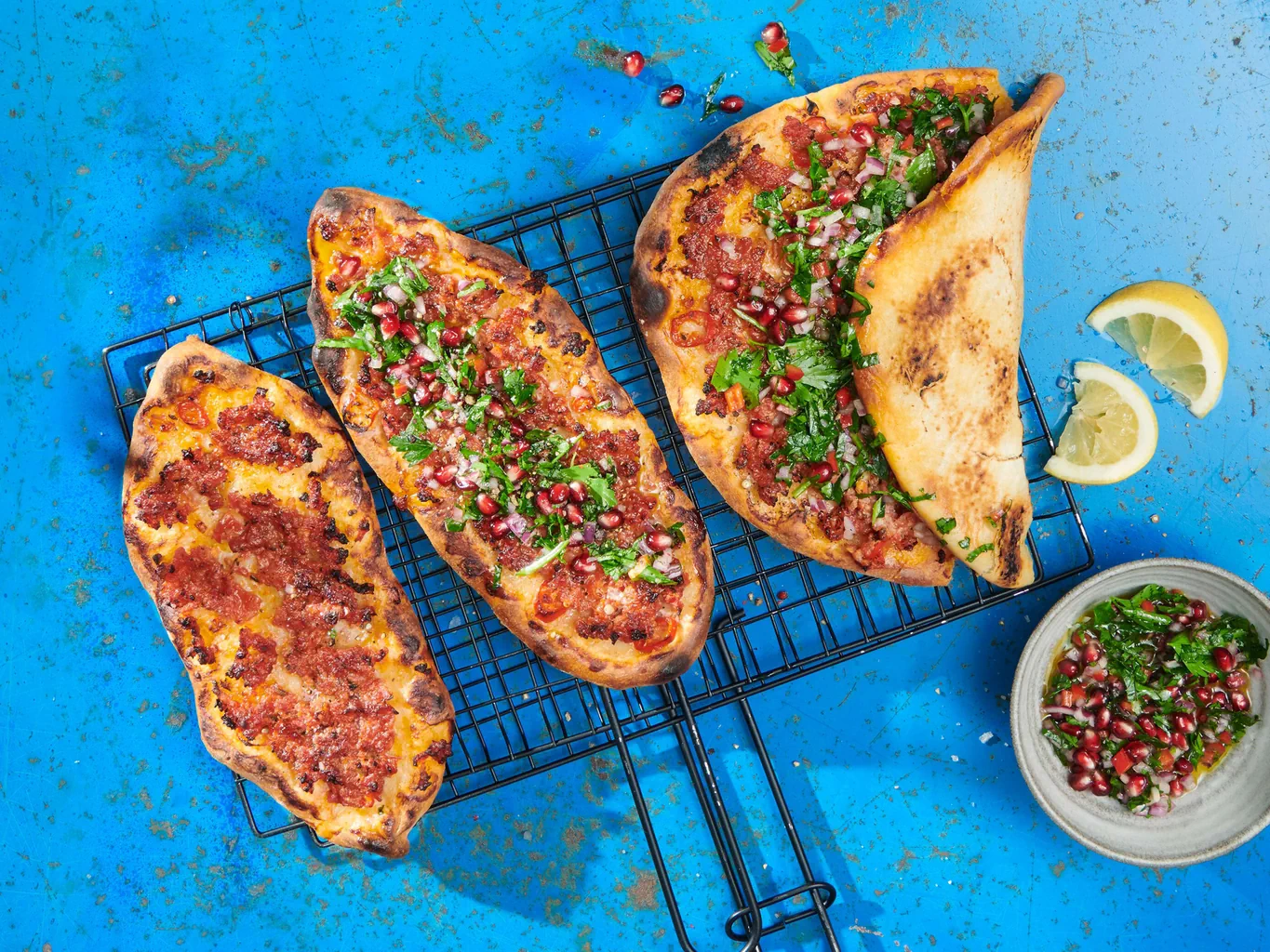 Fladenbrot mit Salsiccia