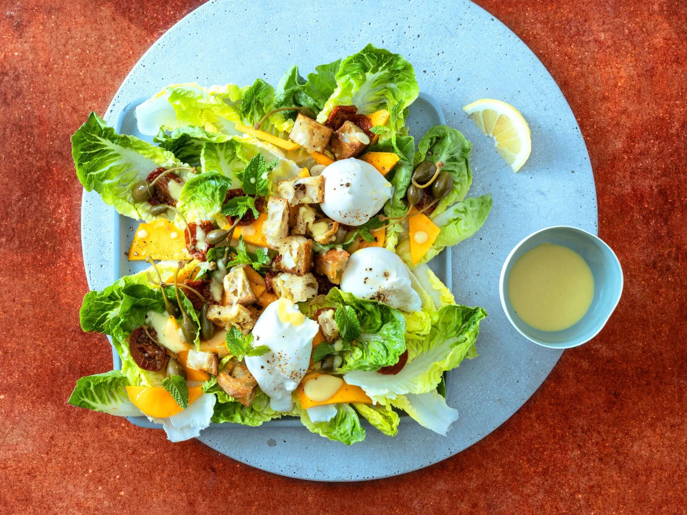Panzanella à la mangue avec burrata