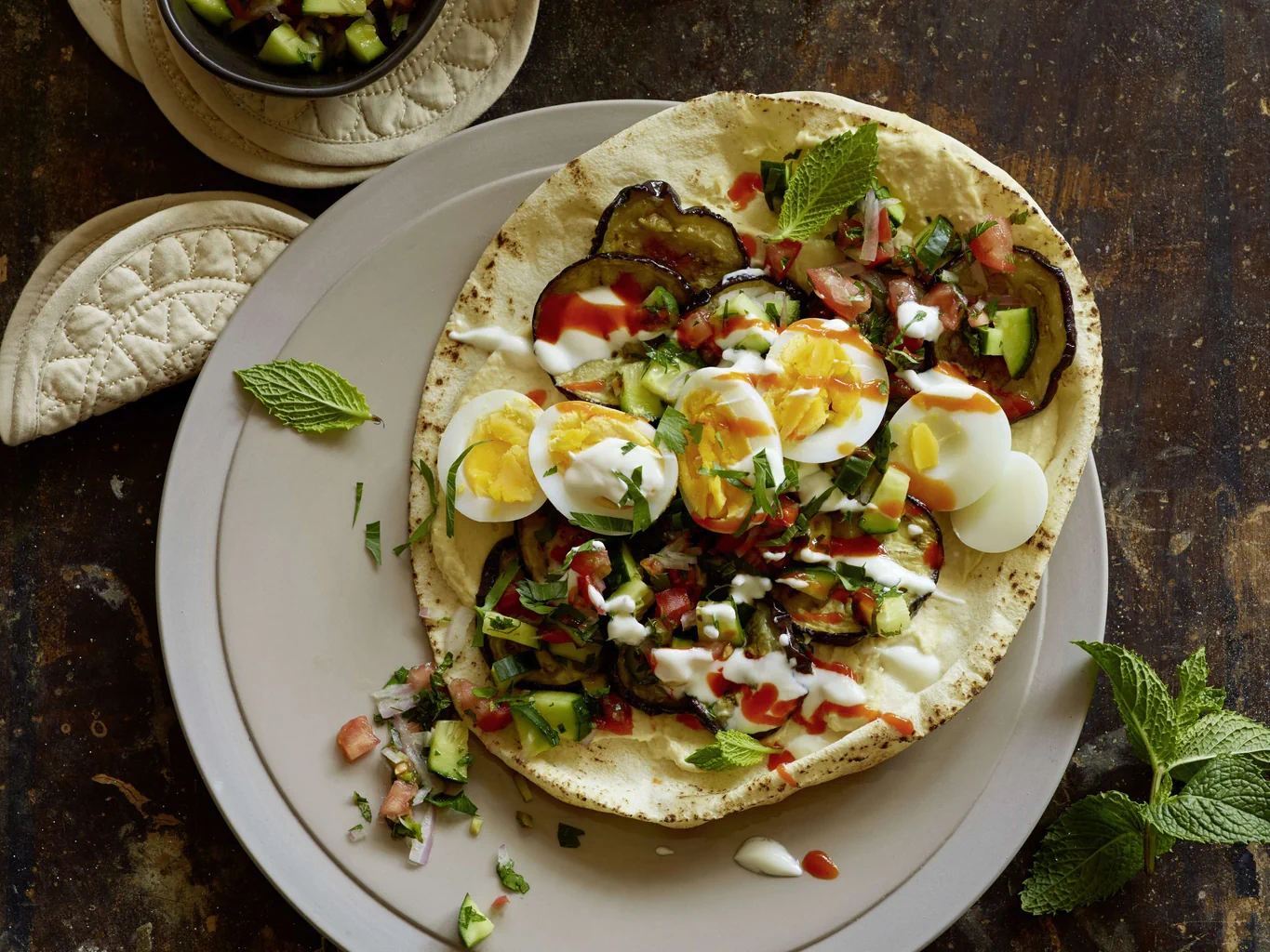 Sabich à l'aubergine avec houmous