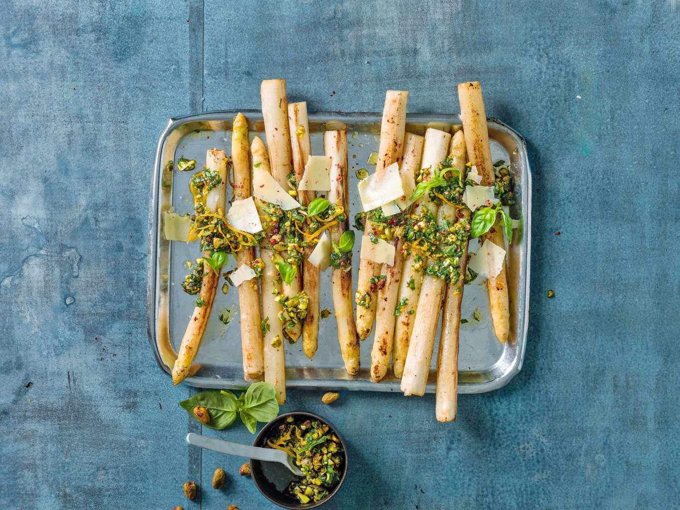 Weisse Spargeln mit Pistazien-Pesto