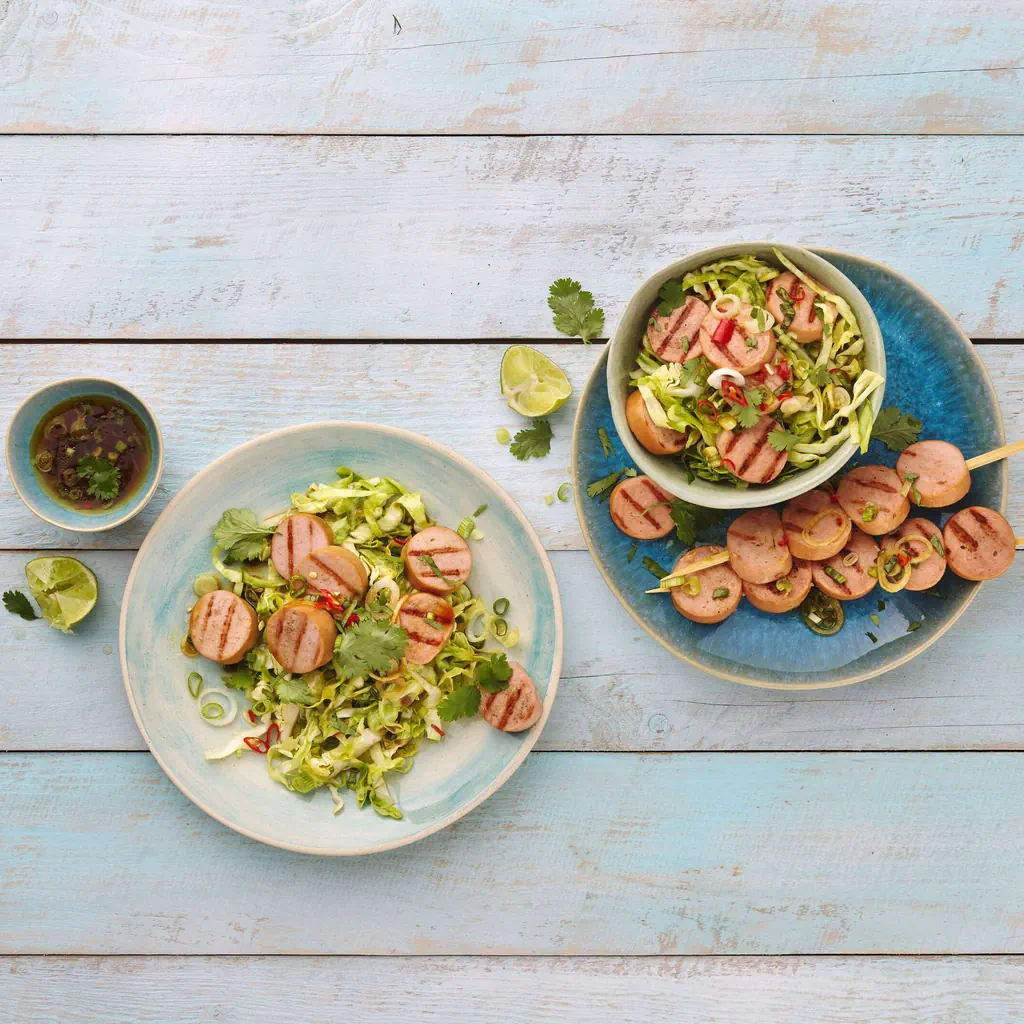 Asiatischer Cervelat-Salat vom Grill