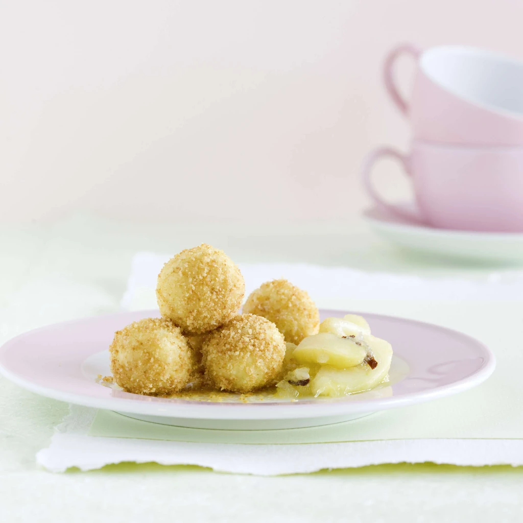 Quenelles de séré avec compote de pommes