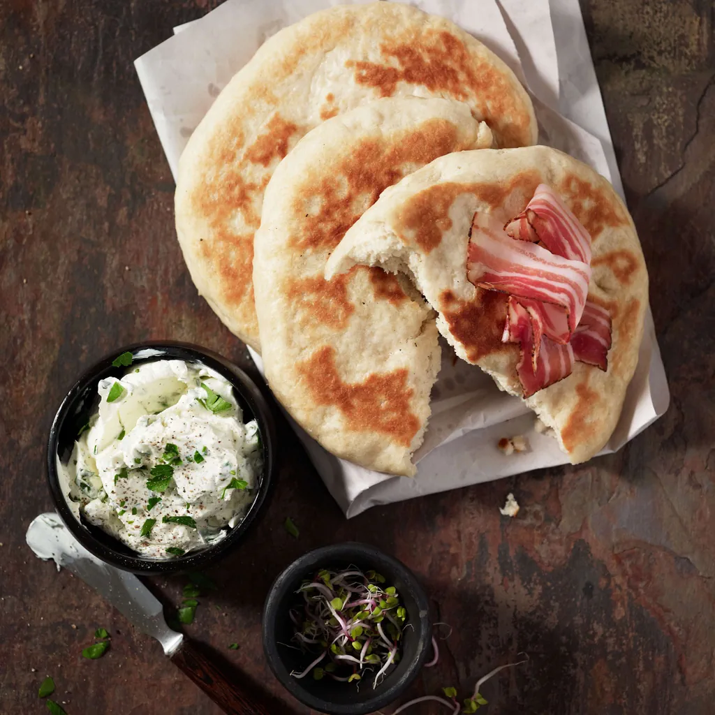 Bannock con formaggio fresco e pancetta