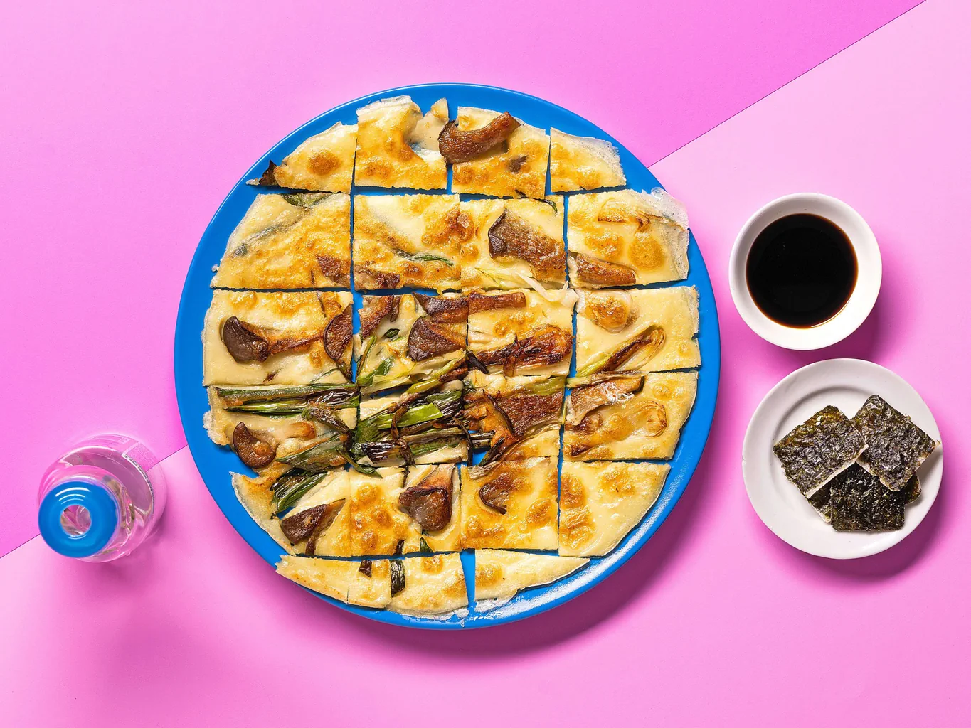 Crêpe coréenne à la farine de riz avec champignons 