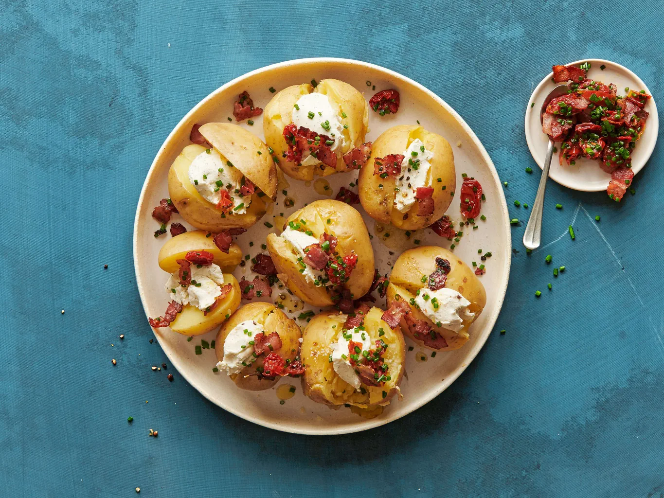 Gschwellti mit Cantadou, Speck und Tomaten