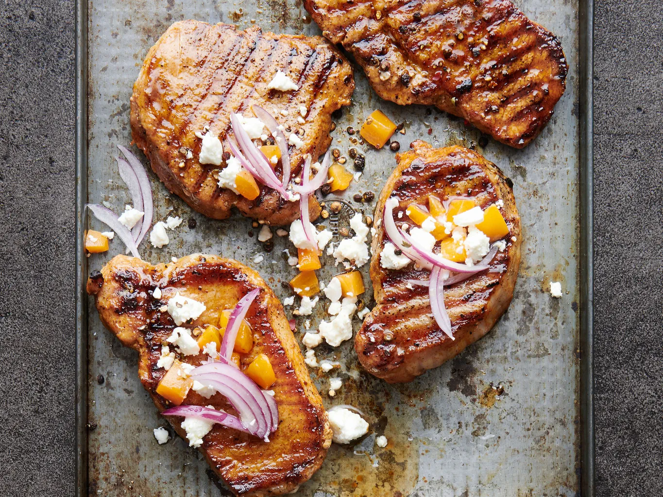 Schweinssteak mit Aprikose und Feta