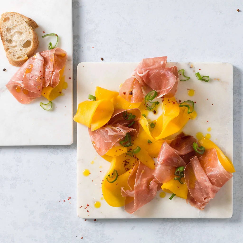 Mango-Carpaccio mit Rohschinken