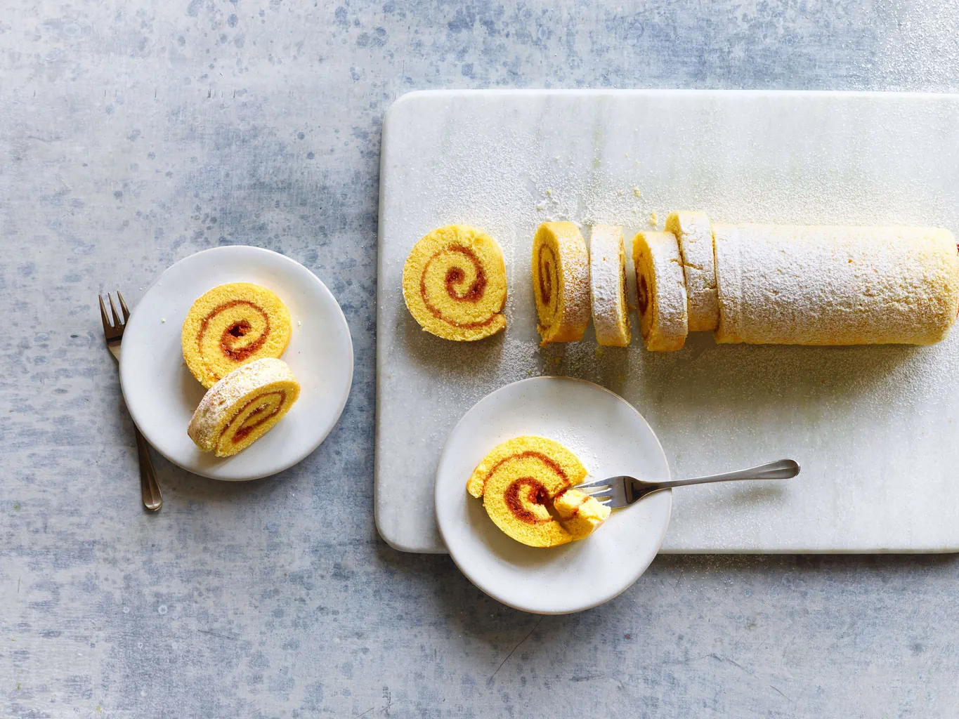 Biskuitroulade mit Konfitüre